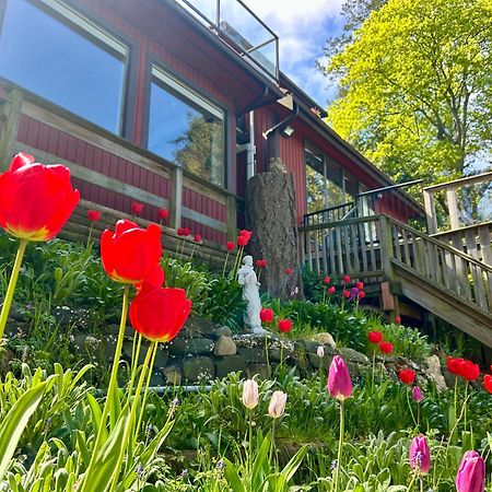 Shangrila Waterfront Vacation Home Bedwell Harbour Екстер'єр фото