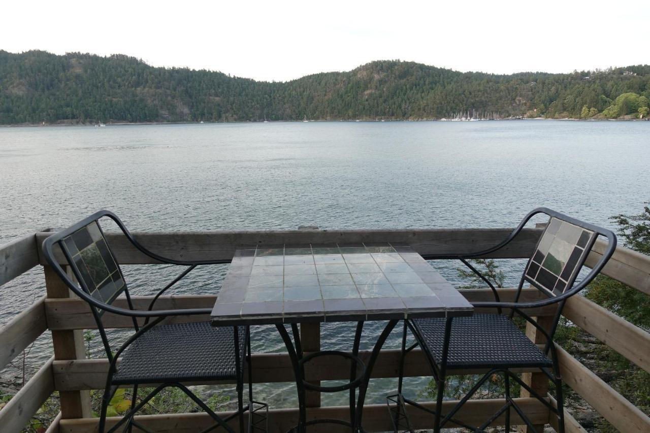 Shangrila Waterfront Vacation Home Bedwell Harbour Екстер'єр фото