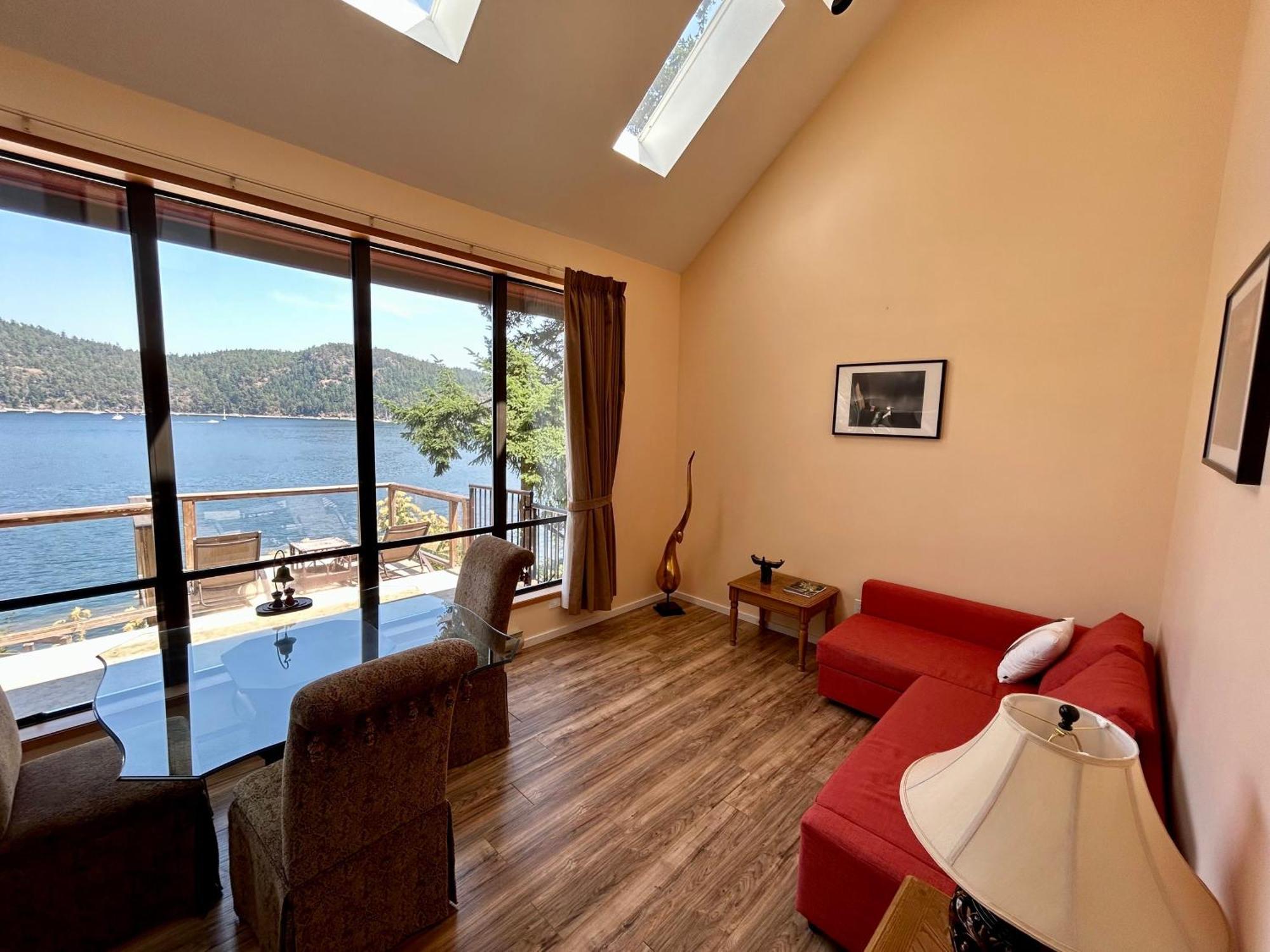 Shangrila Waterfront Vacation Home Bedwell Harbour Екстер'єр фото