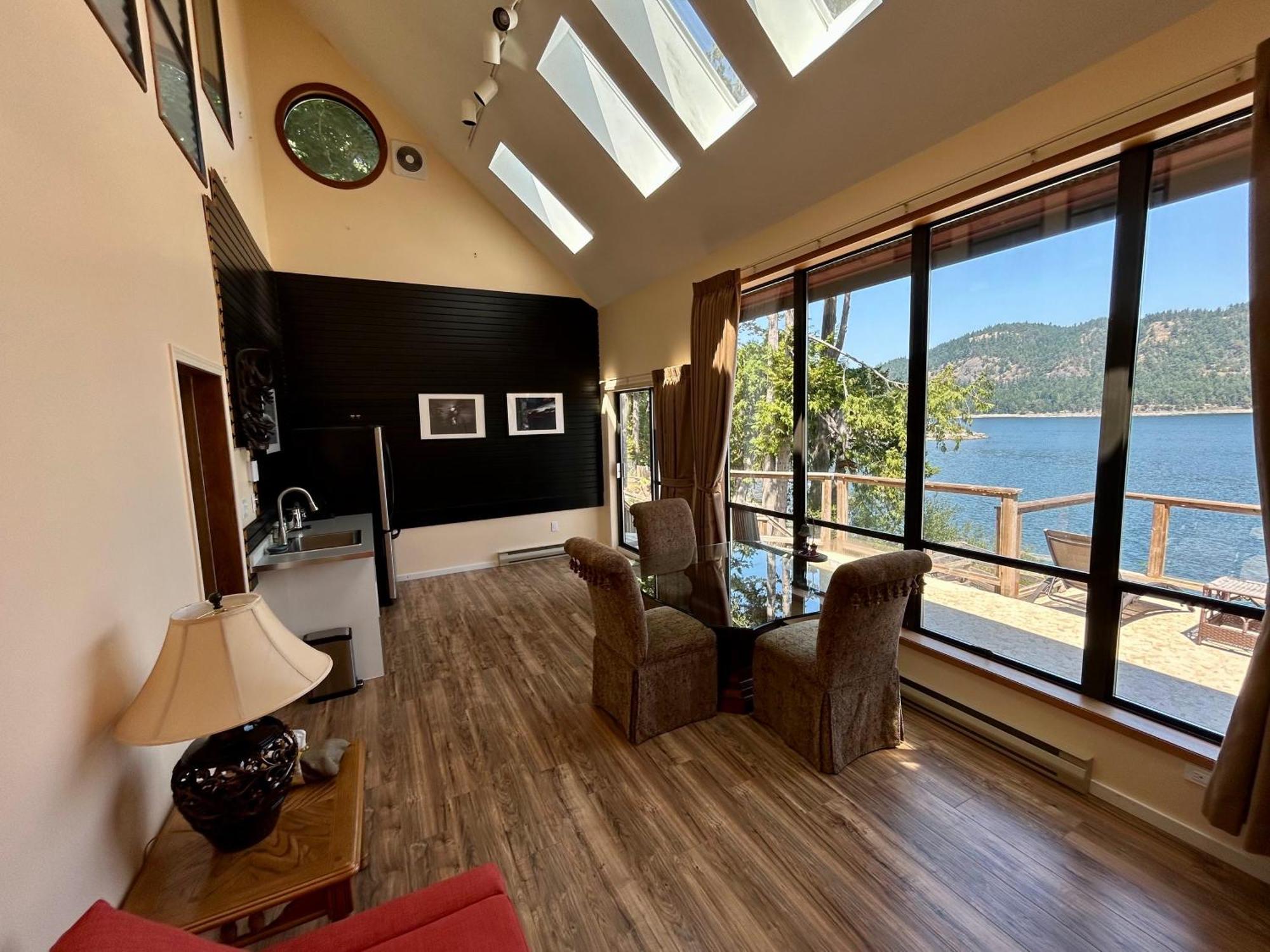 Shangrila Waterfront Vacation Home Bedwell Harbour Екстер'єр фото