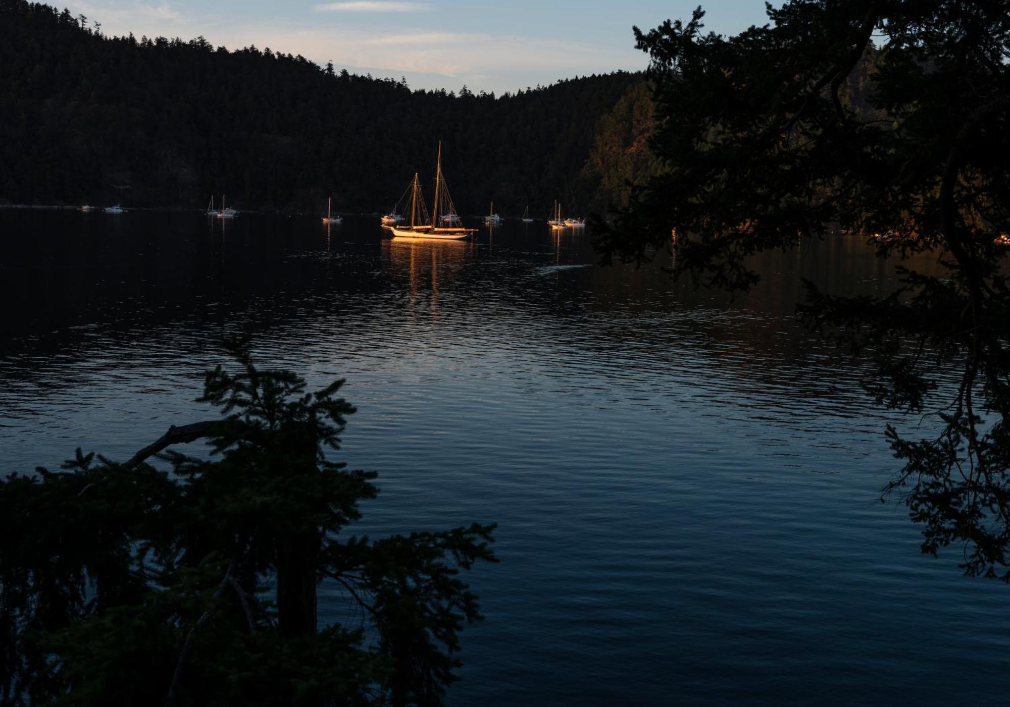 Shangrila Waterfront Vacation Home Bedwell Harbour Екстер'єр фото
