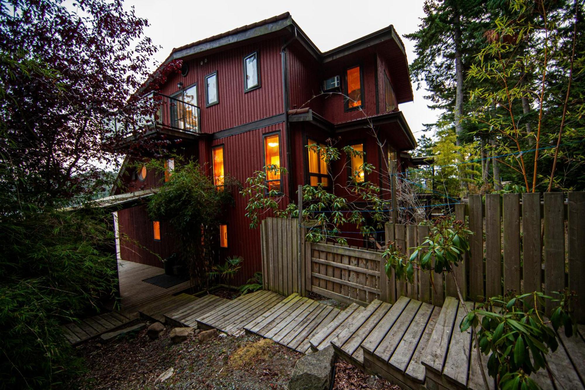 Shangrila Waterfront Vacation Home Bedwell Harbour Екстер'єр фото