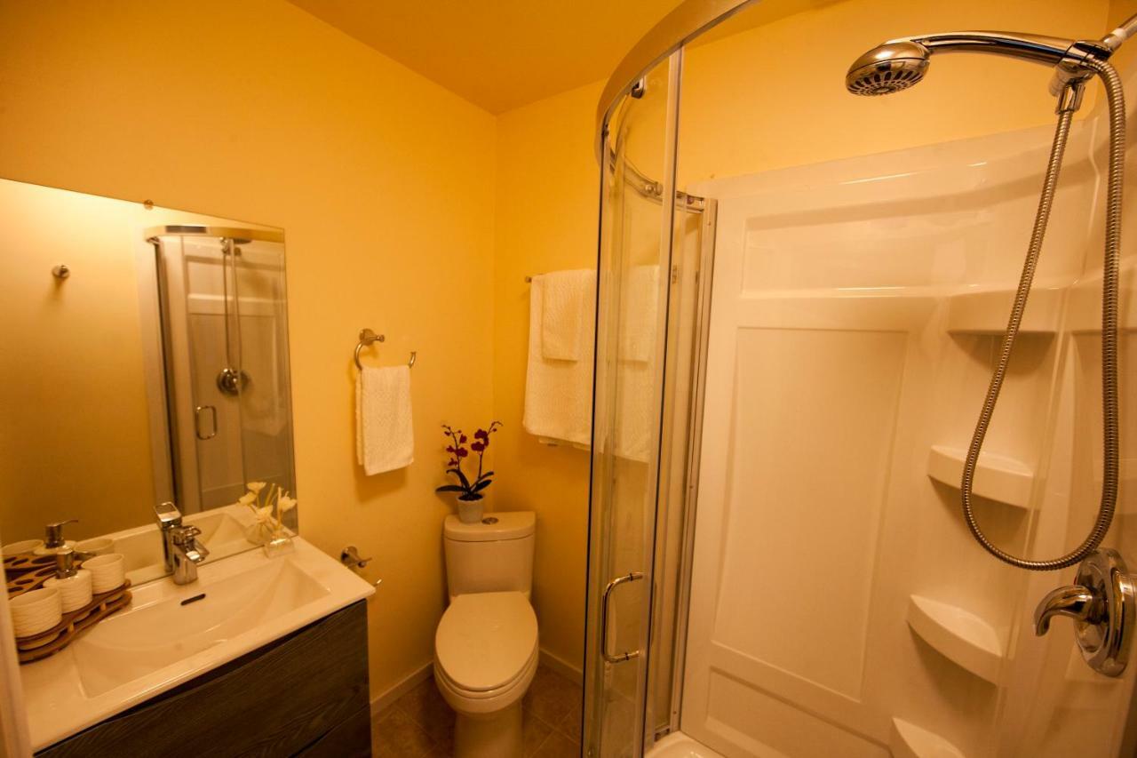 Shangrila Waterfront Vacation Home Bedwell Harbour Екстер'єр фото